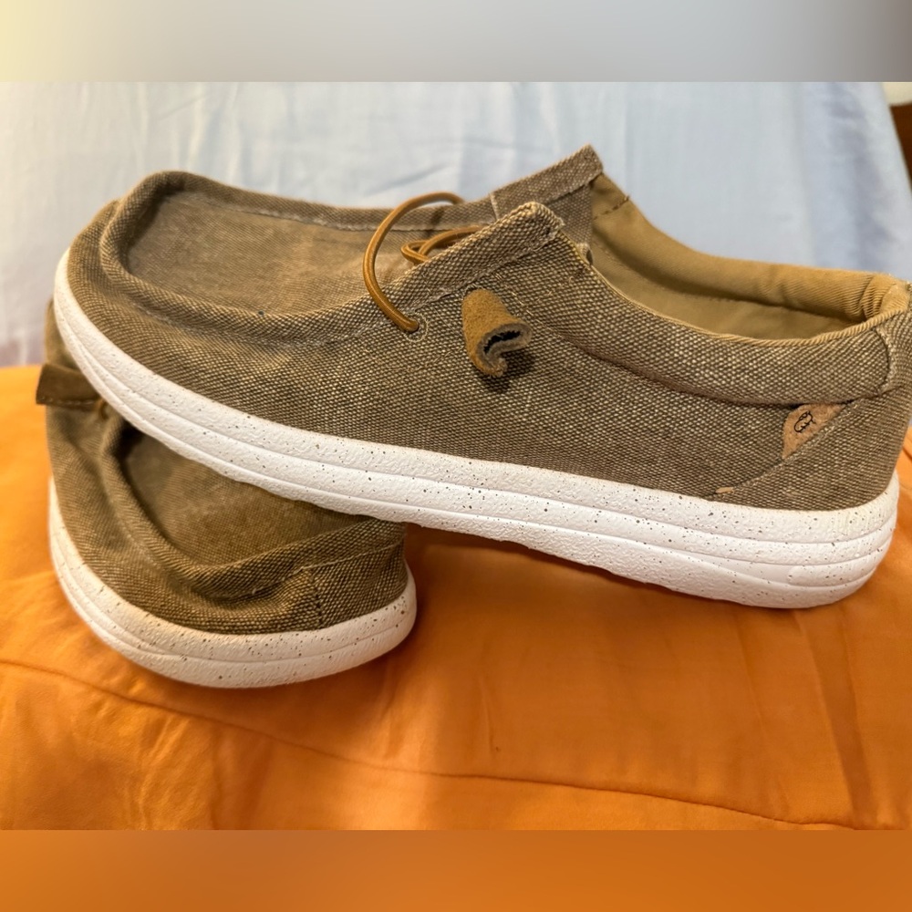 Lamo Tan Canvas Men's Loafers size 10